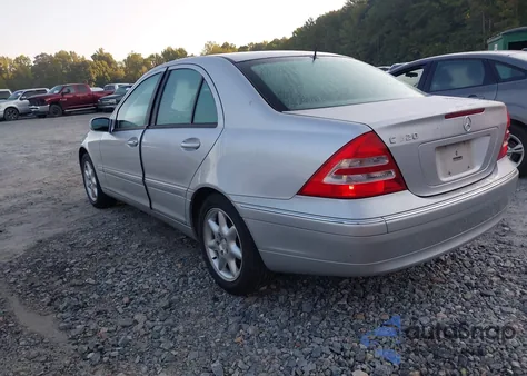 2001 Mercedes-Benz C 320 из США, поврежденный, VIN WDBRF64J81FO82858